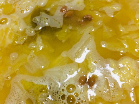 納豆と白菜の味噌汁